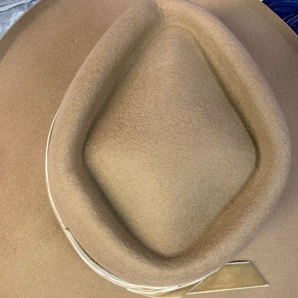 Lack of color Val hat new wtags small flaws main image 4